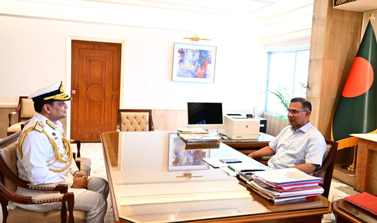 প্রধানমন্ত্রীর সঙ্গে নবনিযুক্ত নৌবাহিনী প্রধানের সৌজন্য সাক্ষাৎ