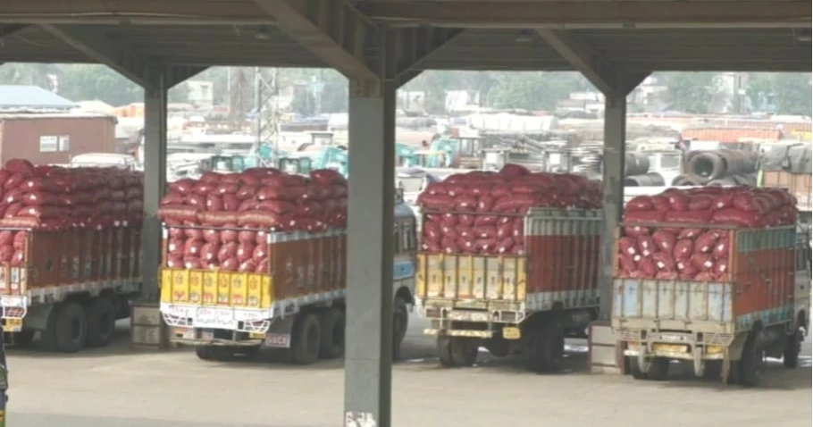 300 tonnes of potatoes imported from India through Benapole