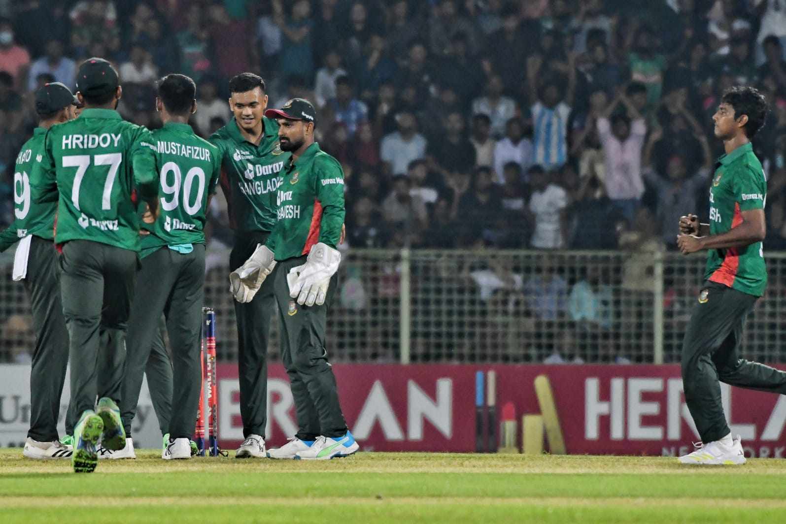 বাংলাদেশের লক্ষ্য ১১৯