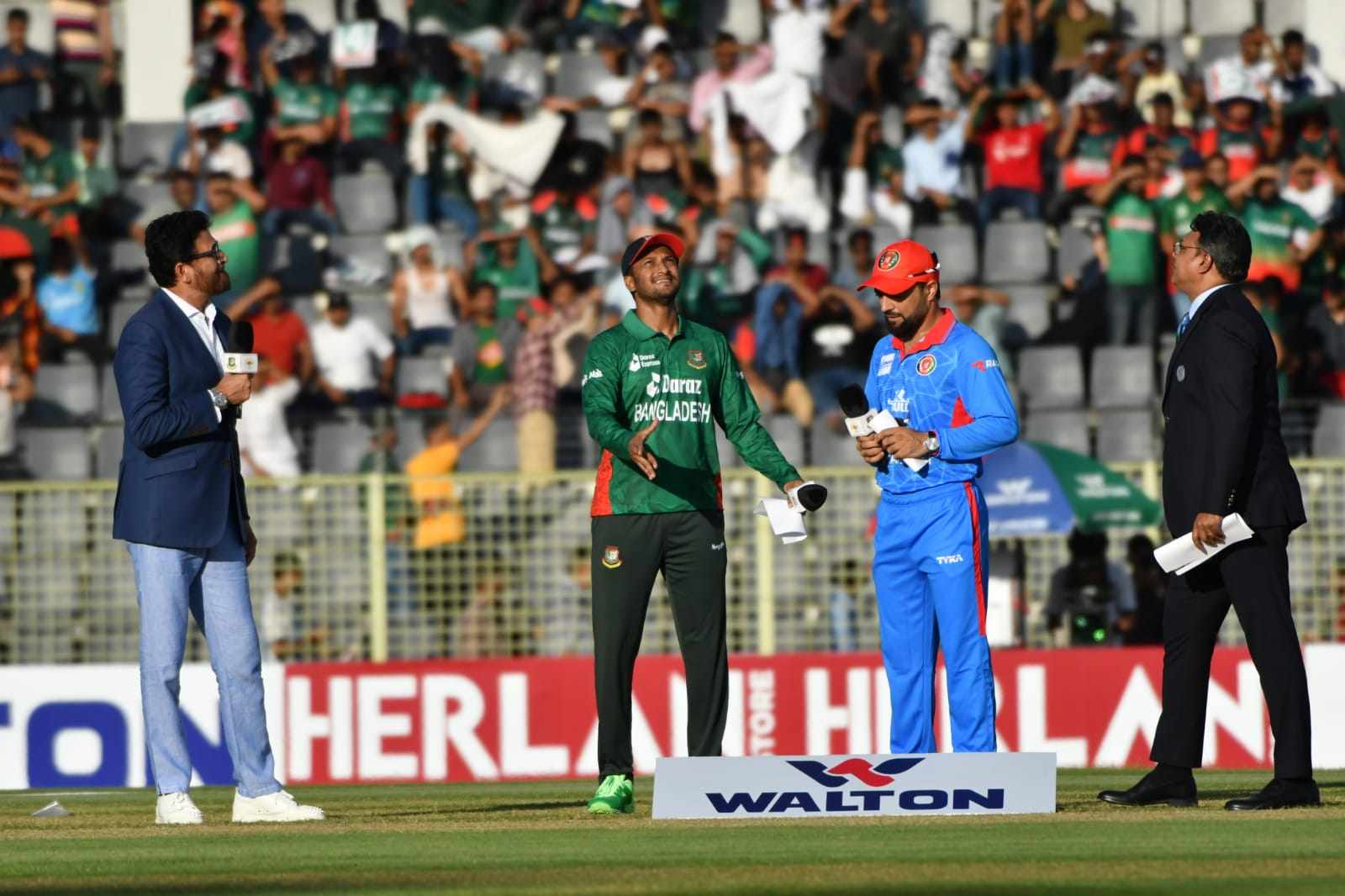 টস জিতে ফিল্ডিং নিলেন সাকিব