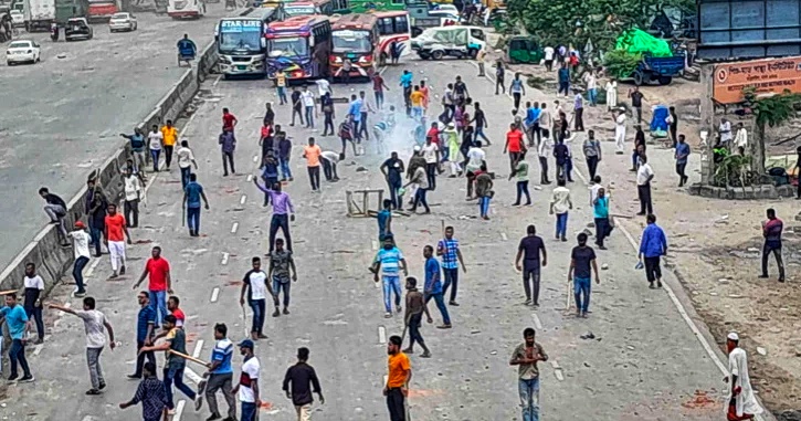20 policemen injured in clash with BNP activists