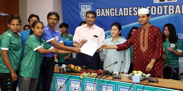 সিরাজ স্মৃতিতে  ইয়ারজান