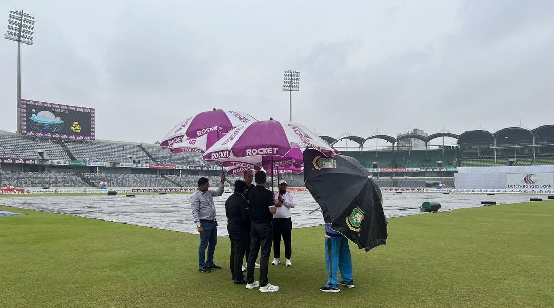 বৃষ্টিতে ভেসে গেল ঢাকা টেস্টের দ্বিতীয় দিন