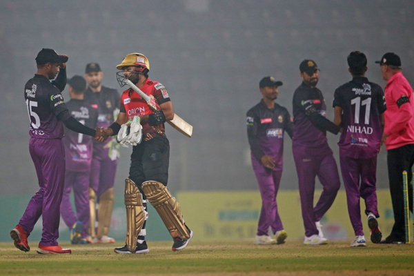 চট্টগ্রাম ধরাশায়ী