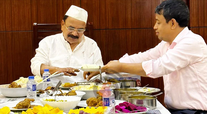 খাবার খাইয়ে সেটির ছবি প্রকাশ নিম্ন রুচির পরিচায়ক, বললেন গয়েশ্বর
