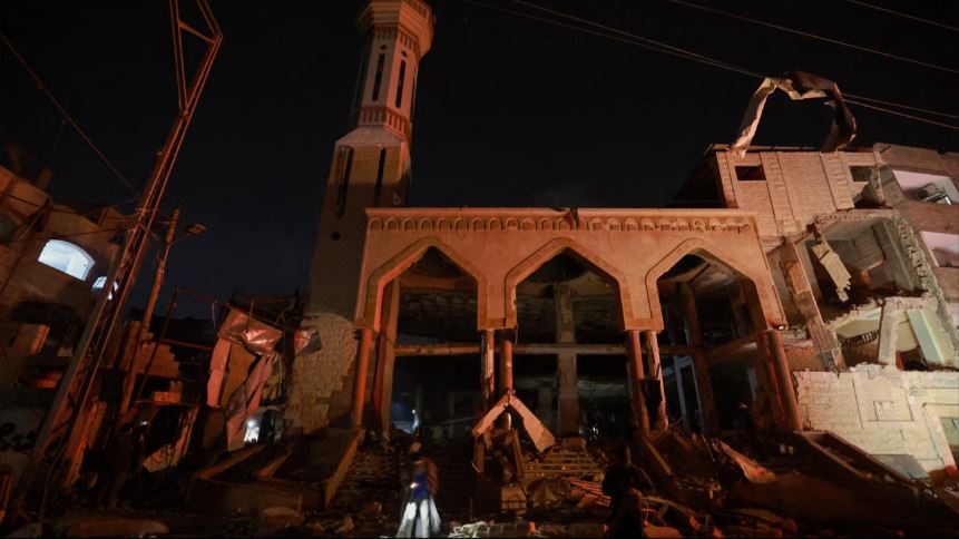 Around 100 killed in Israeli strikes on Rafah