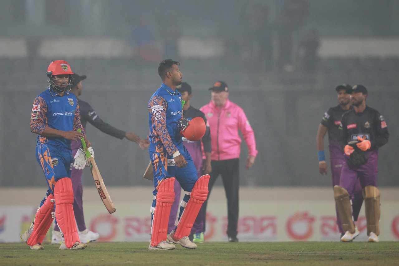 চট্টগ্রামের হোঁচট