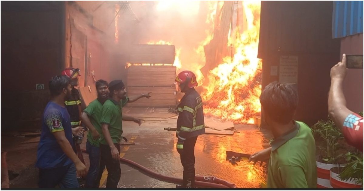 Fire engulfs TK Group‍‍`s Super Board factory in Munshiganj, police claims “company is not cooperating”