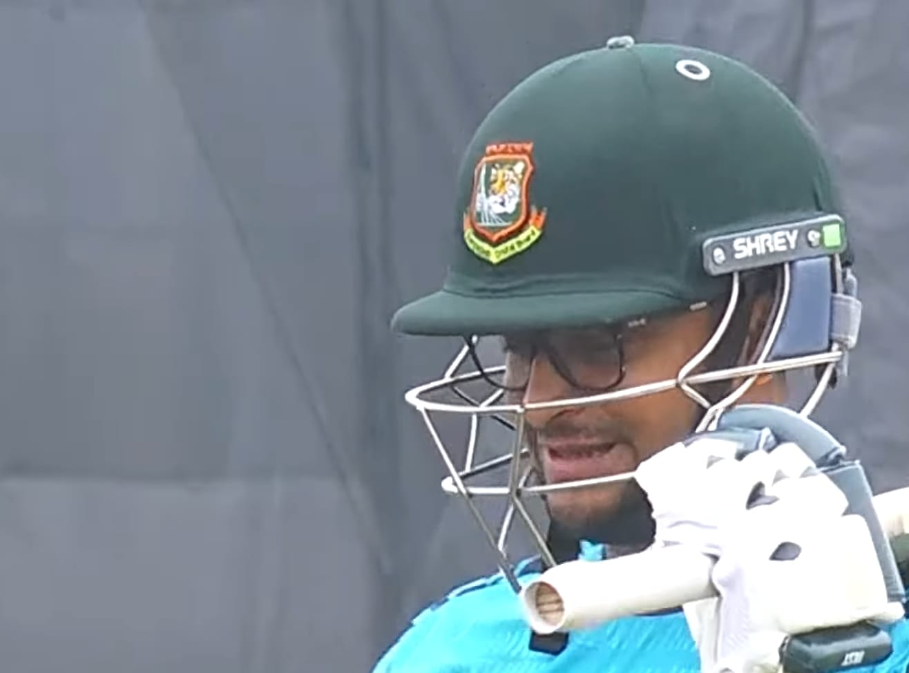 চোখের চিকিৎসার জন্য লন্ডনে যাচ্ছেন সাকিব
