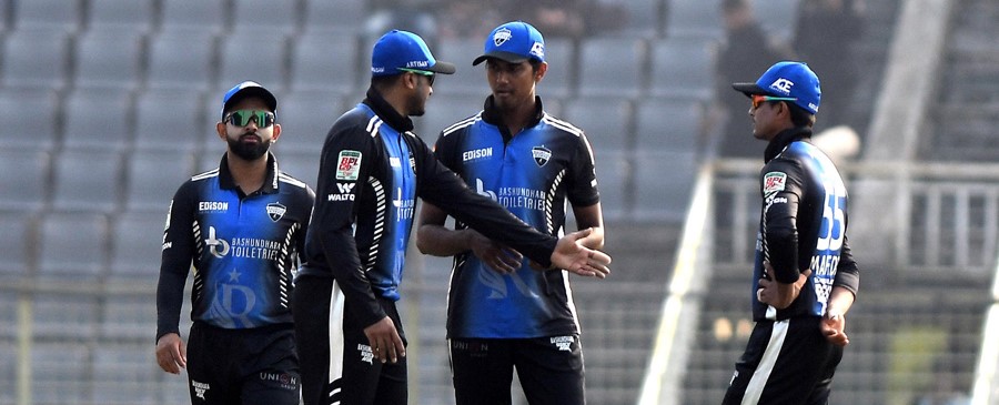 খুলনার কাছে বাবর-সাকিবদের হার