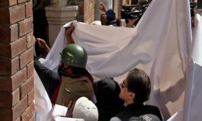 ইমরান খানের স্ত্রীকে কারাগারে পাঠানোর নির্দেশ আদালতের