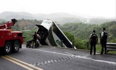 মেক্সিকোতে সড়ক থেকে চলন্ত বাস খাদে, নিহত ১৮