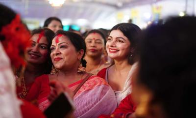 Bijoya Dashami: Sindur Khela held, festival to end with immersion of idols