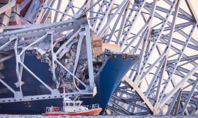 যুক্তরাষ্ট্রে জাহাজের ধাক্কায় সেতুর একাংশে ধস