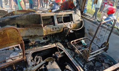 Arsonists torch bus in Manikganj disguising as passengers