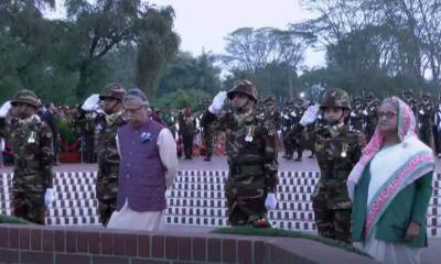 স্বাধীনতা দিবসে স্মৃতিসৌধে রাষ্ট্রপতি-প্রধানমন্ত্রীর শ্রদ্ধা, ছিলেন ভুটানের রাজাও