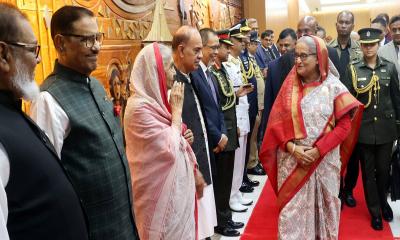 নয়াদিল্লির উদ্দেশে যাত্রা করলেন শেখ হাসিনা