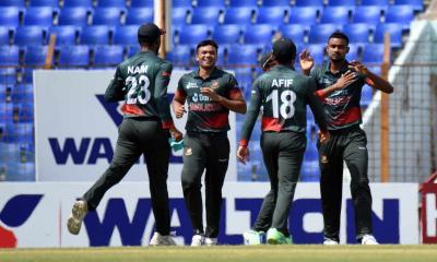 আফগানিস্তান ১২৬ রানে অলআউট