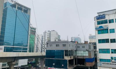 Dhaka’s air ‘unhealthy’ this morning amid rain