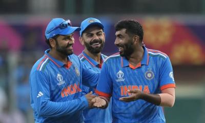 ওয়ার্নারের রেকর্ডের দিনে ১৯৯ রানেই অলআউট অজিরা