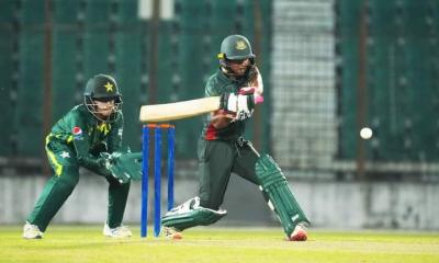 পাকিস্তানকে হারালেন মেয়েরা