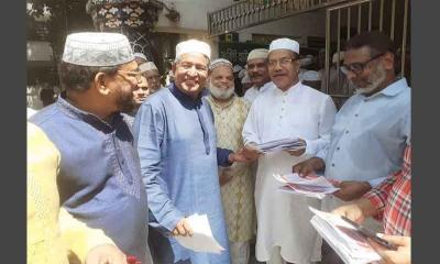 কৃষিমন্ত্রীকে এক দফার লিফলেট দিলেন বিএনপি নেতা