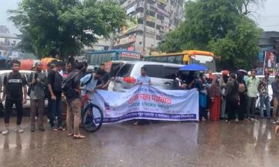 এক দফা দাবি নিয়ে ৭ কলেজশিক্ষার্থীদের সড়ক অবরোধ