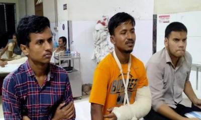 Student tortured all night by ‍‍`Chhatra League activists‍‍` at Barishal University hall