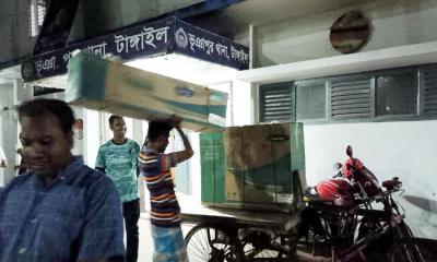 বদলির পর থানা থেকে  সোফা, এসি, টেলিভিশন খুলে নিলেন ভূঞাপুরের ওসি!