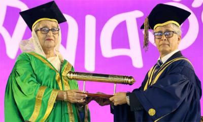 ঢাকা বিশ্ববিদ্যালয়ের ‘ডক্টর অব লজ’ পেলেন বঙ্গবন্ধু