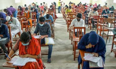 সুষ্ঠুভাবে পরীক্ষা হয়েছে বলে দাবি ঢাবি উপাচার্যের, প্রশ্নে সন্তুষ্ট ভর্তিচ্ছুরা