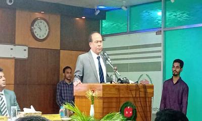 দেশের অর্থনীতি রক্ষায় সুষ্ঠু নির্বাচন করতে হবে : সিইসি