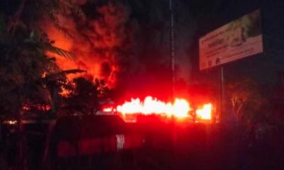 Foil packaging factory catches fire at Keraniganj