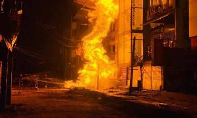 Midnight fire at Wari burns six people