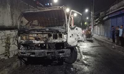 সমাবেশের অনলে পুড়ল ফায়ার সার্ভিসের গাড়িও