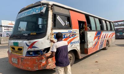 তিনদিনব্যাপী অবরোধ কর্মসূচির প্রথম দিনে গণপরিবহনের হালচাল