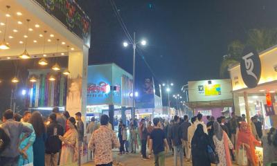 ১৪ ফেব্রুয়ারিতে উপচেপড়া ভিড় থাকলেও প্রভাব পড়েনি বইবিক্রিতে