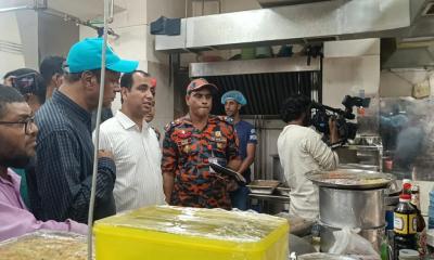 ধানমন্ডিতে ৪ প্রতিষ্ঠানকে ৬ লাখ টাকা জরিমানা