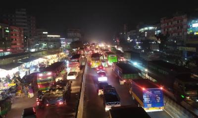 অবরোধের আগের রাতে নগরী যেন দ্বিগুণ ব্যস্ত