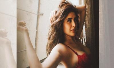 অভিনয়ের কিছুই না জানা ‍‍ অভিনেত্রী ‍‍`কারিশমা‍‍` এখন খ্যাতির চূড়ায়!