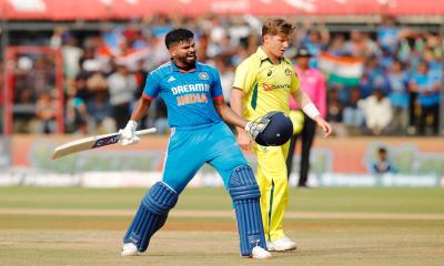 আয়ার ও গিলে চাপা অস্ট্রেলিয়া