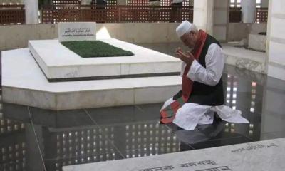 বড় ভাইকে নিয়ে বঙ্গবন্ধুর সমাধিতে বঙ্গবীর কাদের সিদ্দিকী, নানা জল্পনা