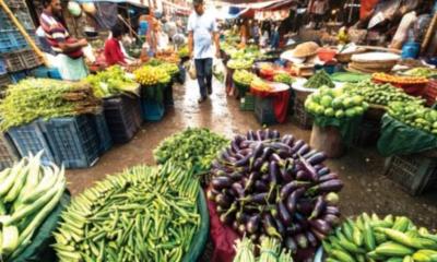 Vegetable prices go up in Dhaka citing short supply after rain damaged fields