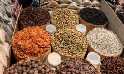 মশলার বাজার গরম, কমেছে পেঁয়াজ-রসুনের দাম