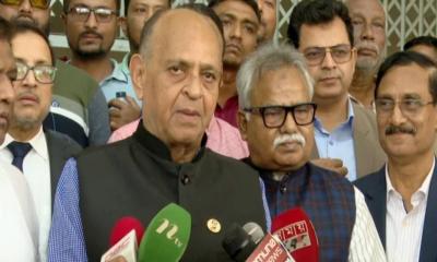 উপজেলা স্বাস্থ্য কর্মকর্তাকে না পেয়ে বরখাস্ত করলেন মন্ত্রী