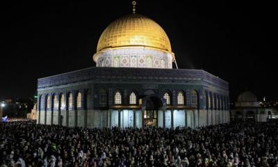 Palestinian Muslims mark sad and tense holiest Ramadan night in Jerusalem