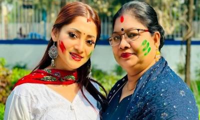 মা হারালেন চিত্রনায়িকা পূজা চেরি