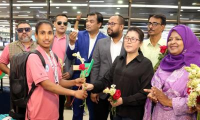 SAFF winners Bangladesh women‍‍`s team return home