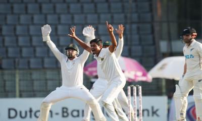 তাইজুলদের চাপে জয় দেখছে বাংলাদেশ