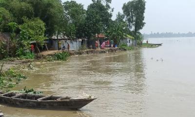 Fear of losing houses grips people in Lalmonirhat due to Teesta riverbank erosion